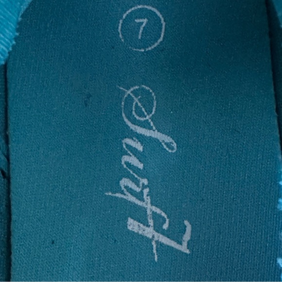 Surf 7 Water Shoes Women’s Size 7 - Picture 8 of 8